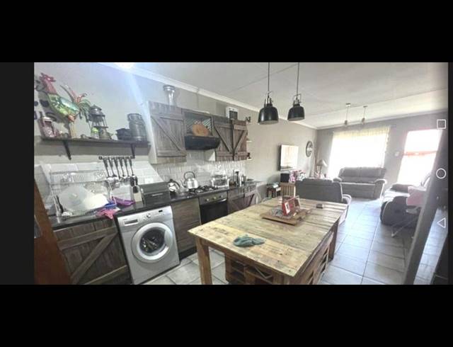 2 BEDROOM TOWNHOUSE FOR SALE IN ROOIHUISKRAAL NORTH